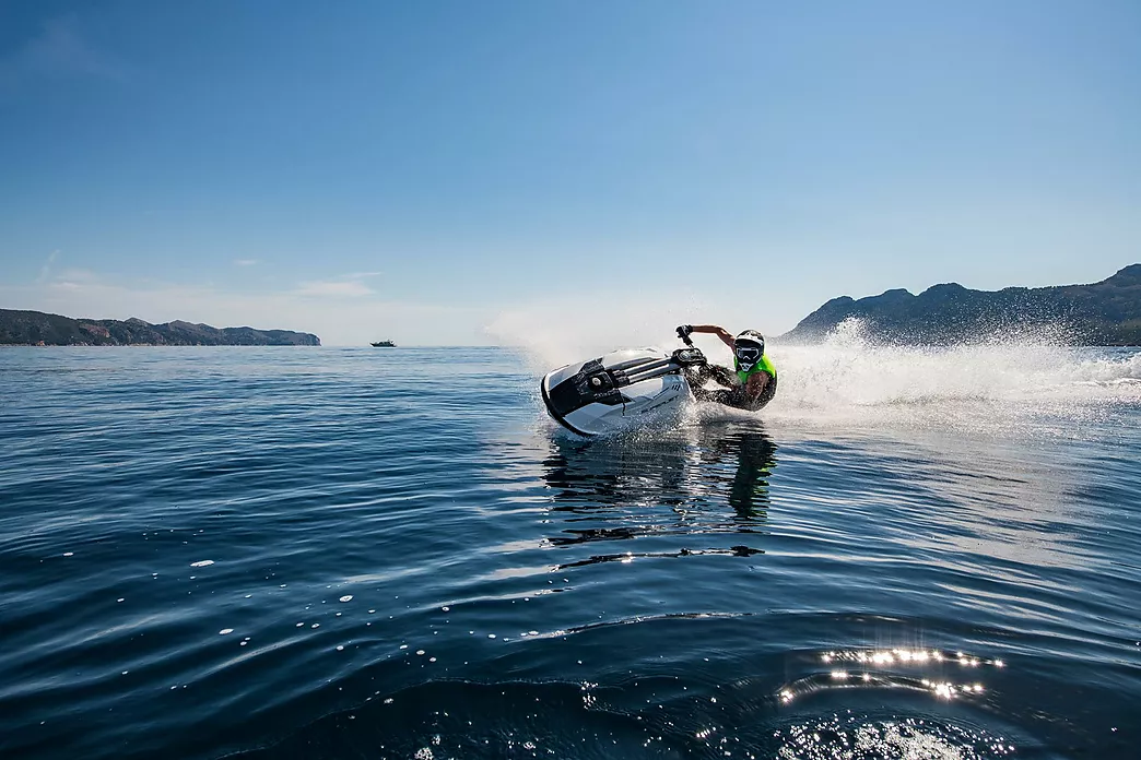 Yamaha SuperJet 2025 WaveRunner - Full Gas Motor Barcelona 04